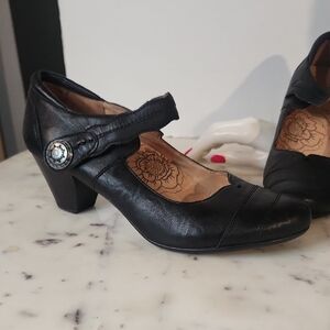 Taso | Angel Mary Jane Black Leather 2" Heels | Decorative Button Sz 10